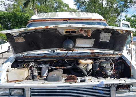 1992 GMC Rally Wagon / Van G2500 from USA, damaged, VIN 1GDEG25K1N7502078